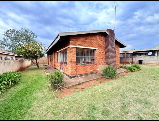 3 BEDROOM HOUSE FOR SALE IN VANDERBIJLPARK CE 2